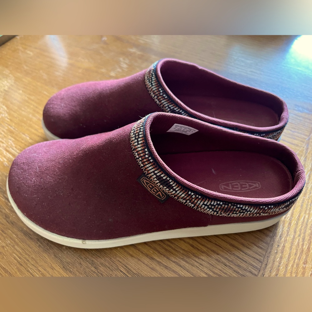 Keen Indoor/Outdoor Mule Slippers
Andora/Birch color, Size US 10.5